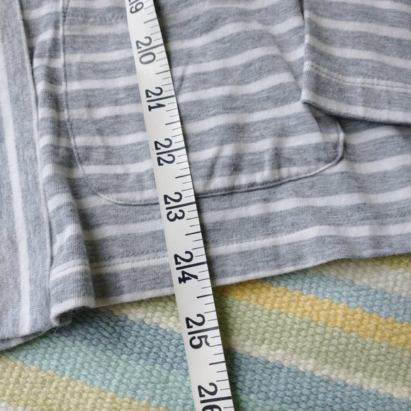 ⭐ GAP gray/white striped knit cardi Small - Picture 7 of 10
